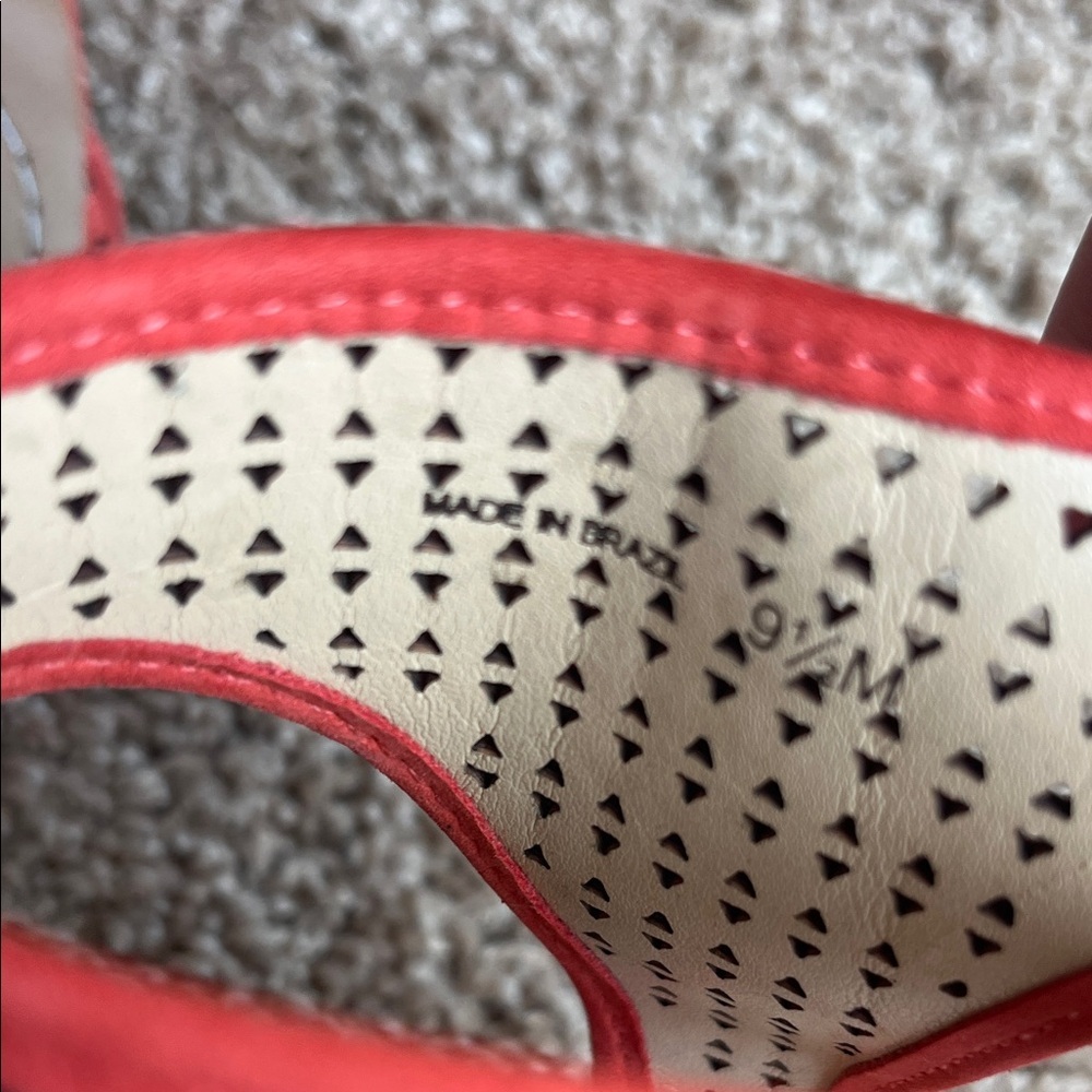 Vince Camuto Coral Perforated Heels Size 9.5 - Picture 7 of 8